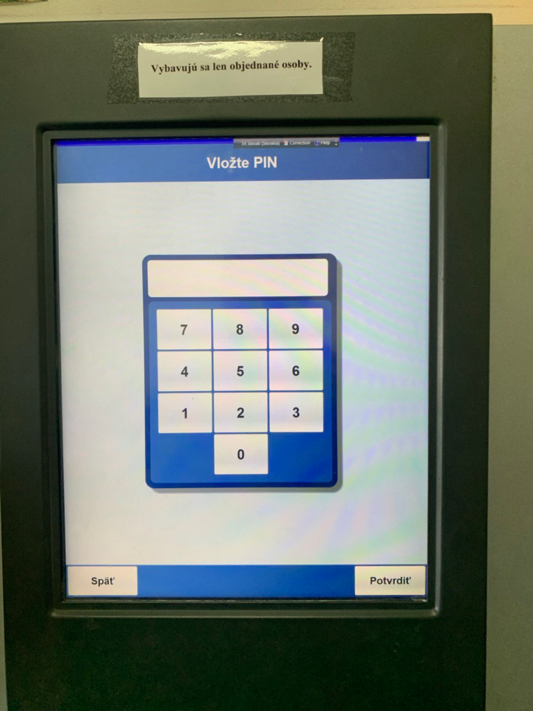 Терминал ввода PIN-кода в государственном учреждении Словакии.